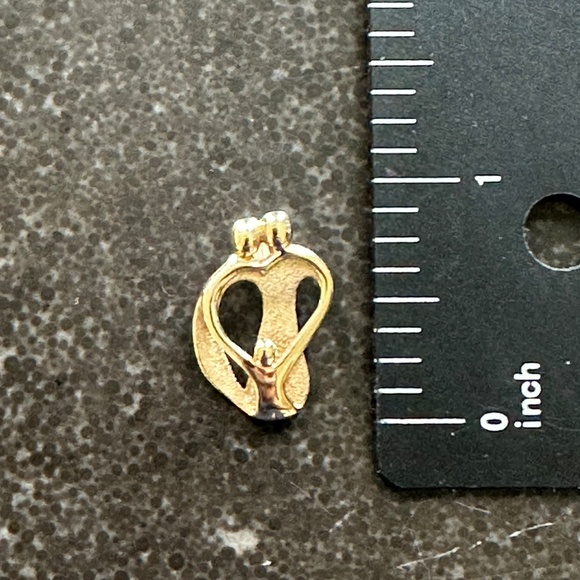 Loving Family 14k solid gold pendant. New. - Picture 4 of 4